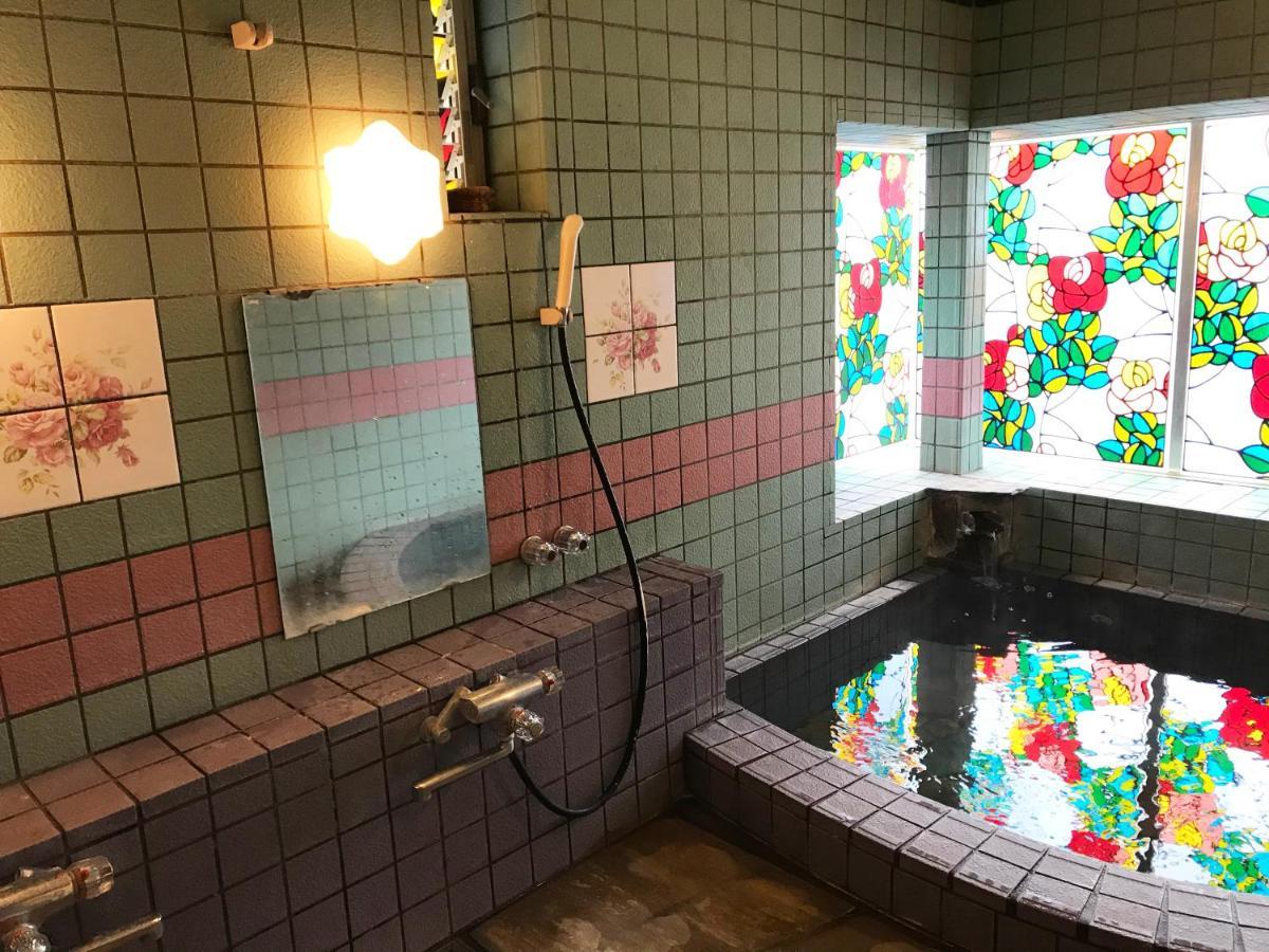 ホテル ペンション 百万本のバラ 下田市 エクステリア 写真