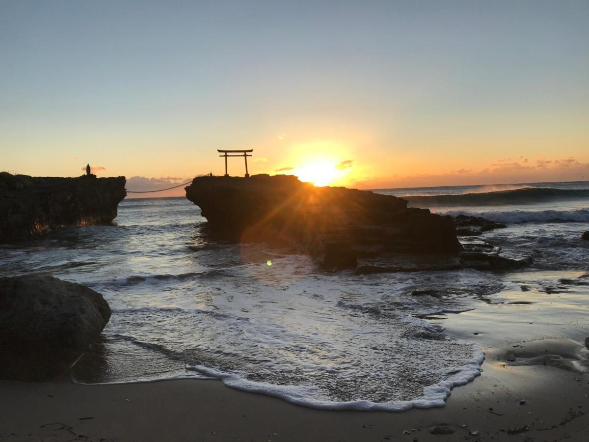 ホテル ペンション 百万本のバラ 下田市 エクステリア 写真