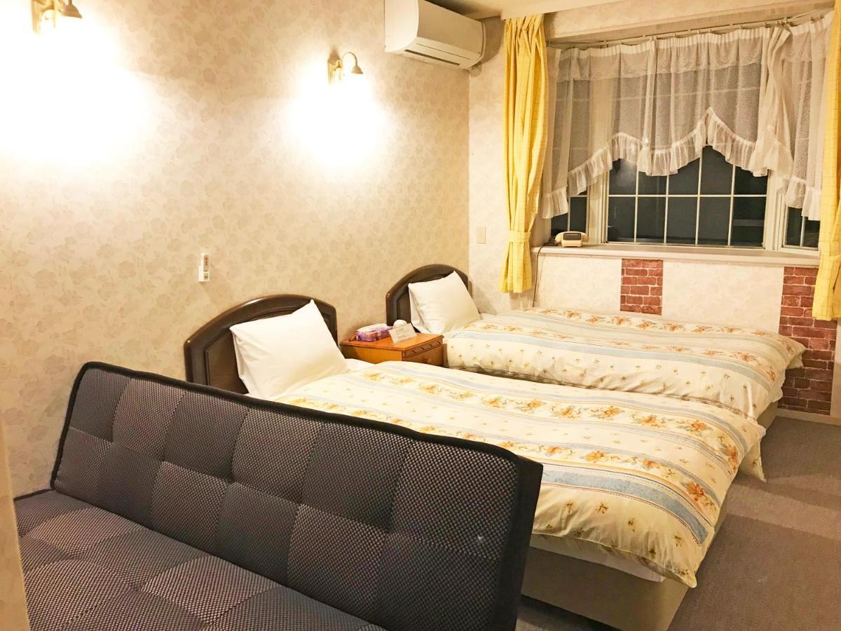 ホテル ペンション 百万本のバラ 下田市 エクステリア 写真