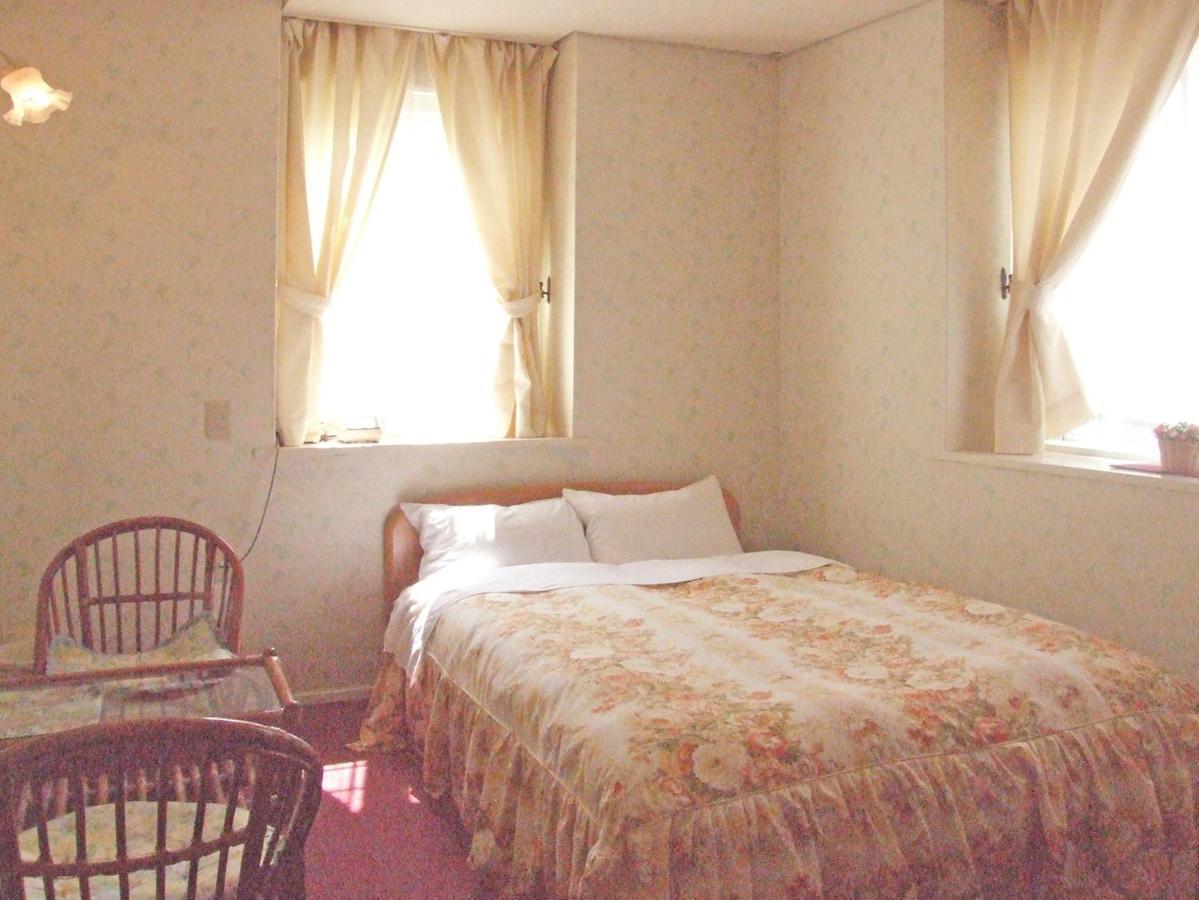 ホテル ペンション 百万本のバラ 下田市 エクステリア 写真