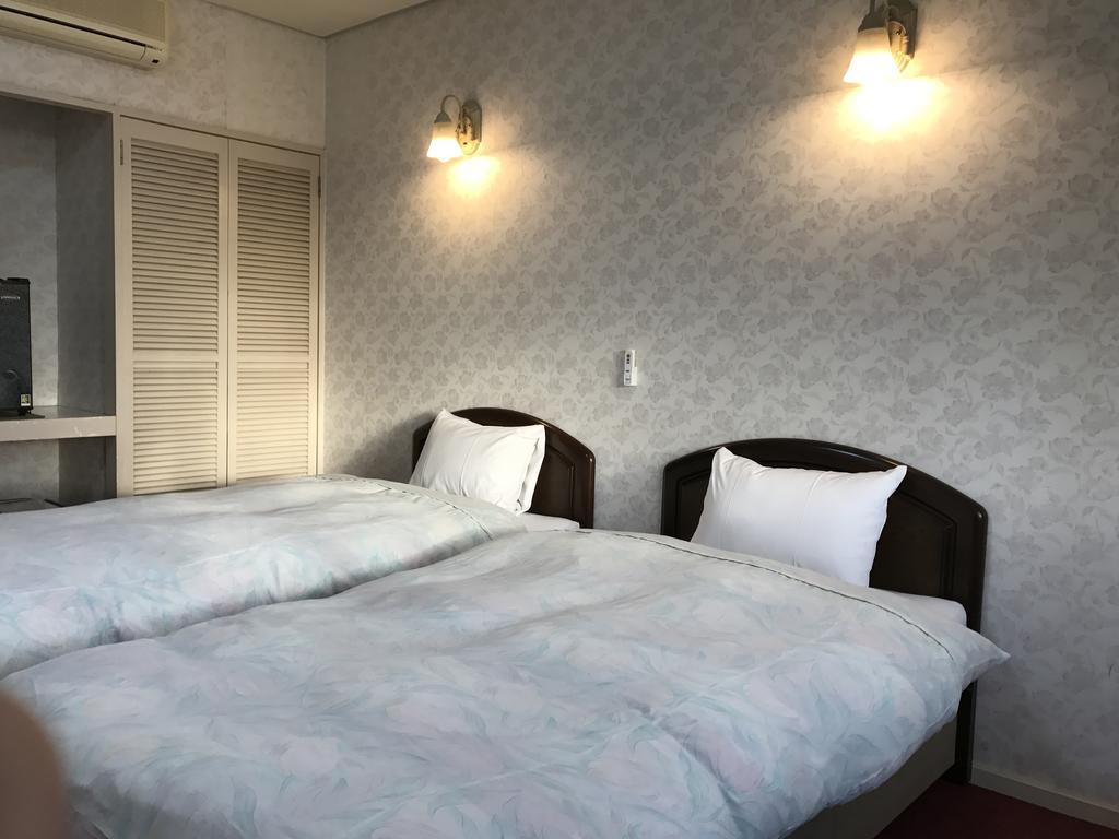 ホテル ペンション 百万本のバラ 下田市 エクステリア 写真