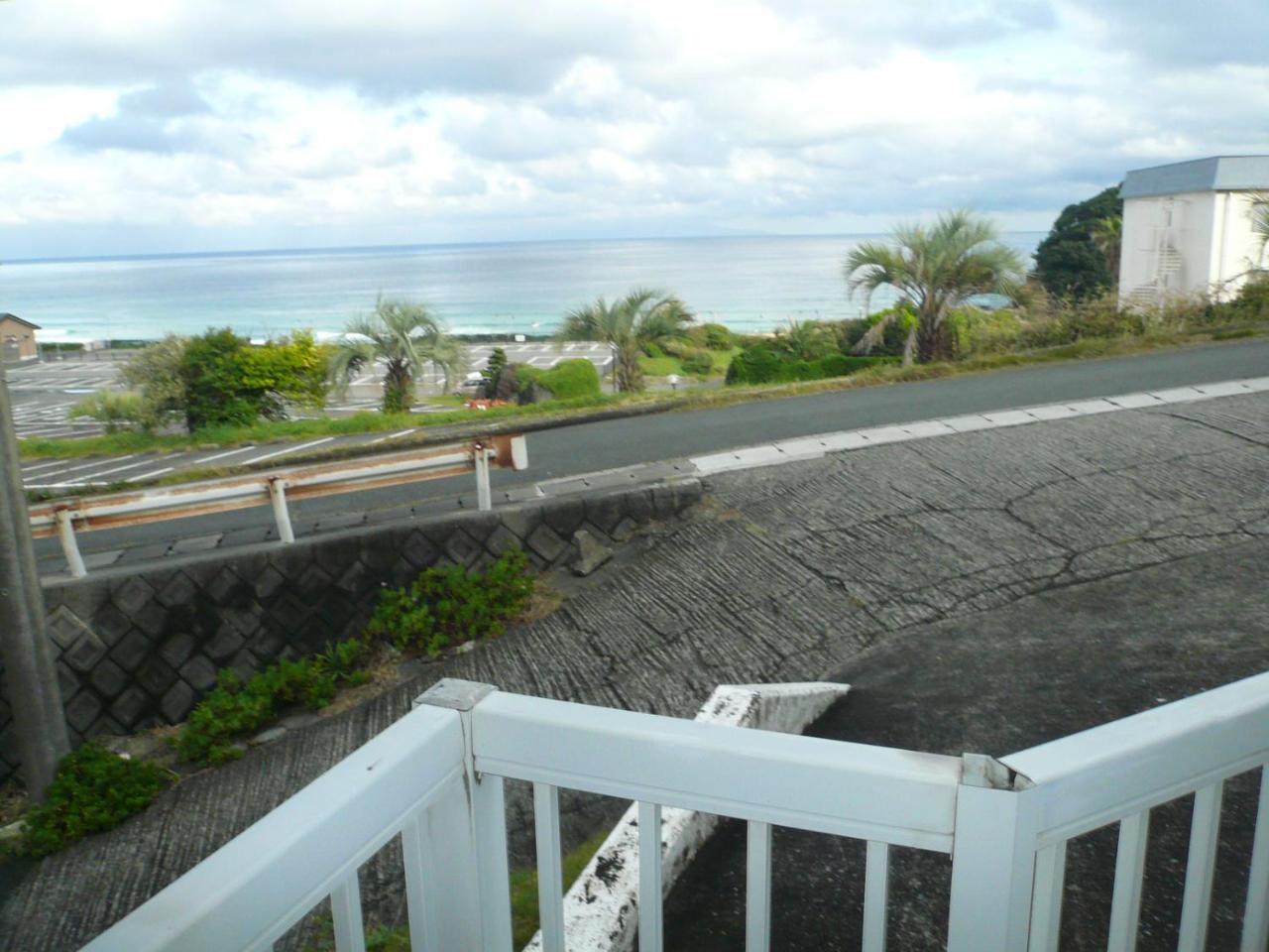 ホテル ペンション 百万本のバラ 下田市 エクステリア 写真