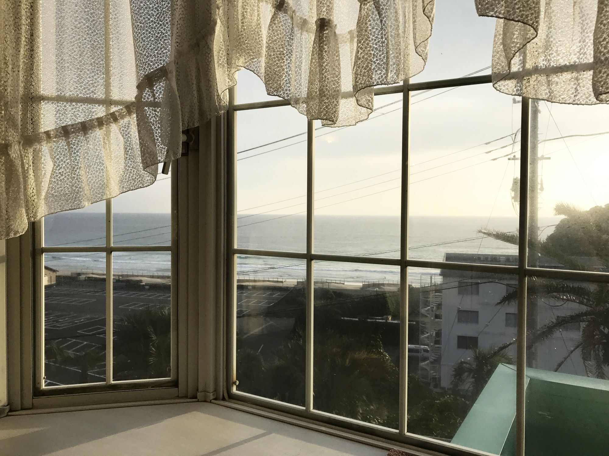 ホテル ペンション 百万本のバラ 下田市 エクステリア 写真